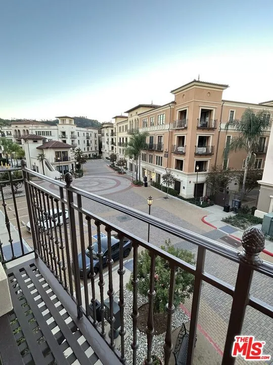 23500 Park Sorrento #C33 Calabasas, CA 91302