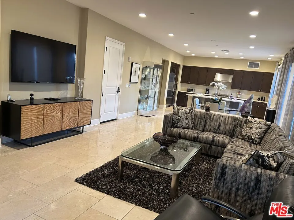 23500 Park Sorrento #C33 Calabasas, CA 91302