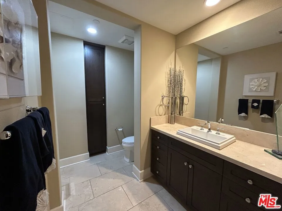 23500 Park Sorrento #C33 Calabasas, CA 91302