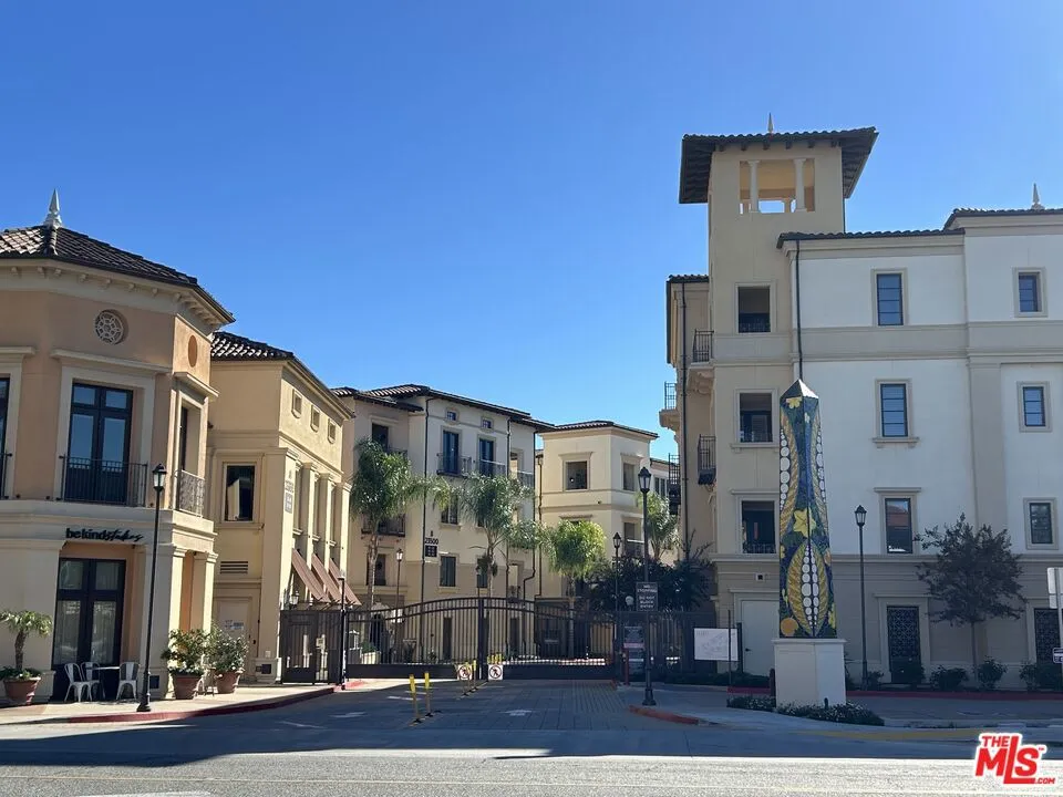 23500 Park Sorrento #C33 Calabasas, CA 91302
