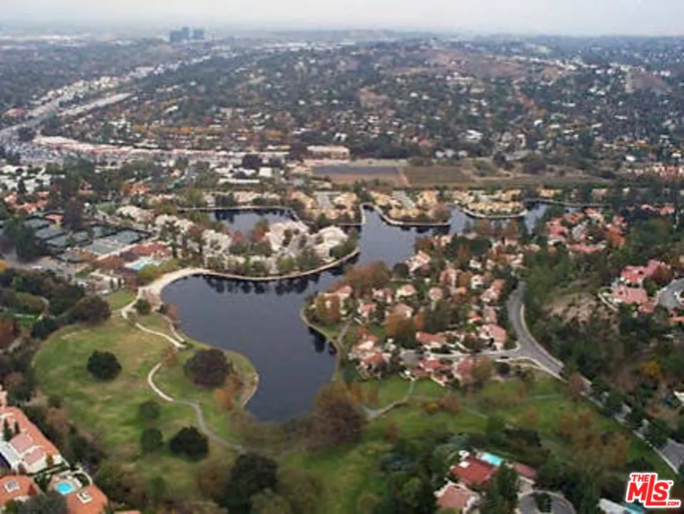 23500 Park Sorrento #C33 Calabasas, CA 91302