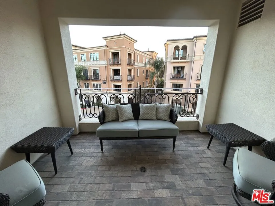 23500 Park Sorrento #C33 Calabasas, CA 91302