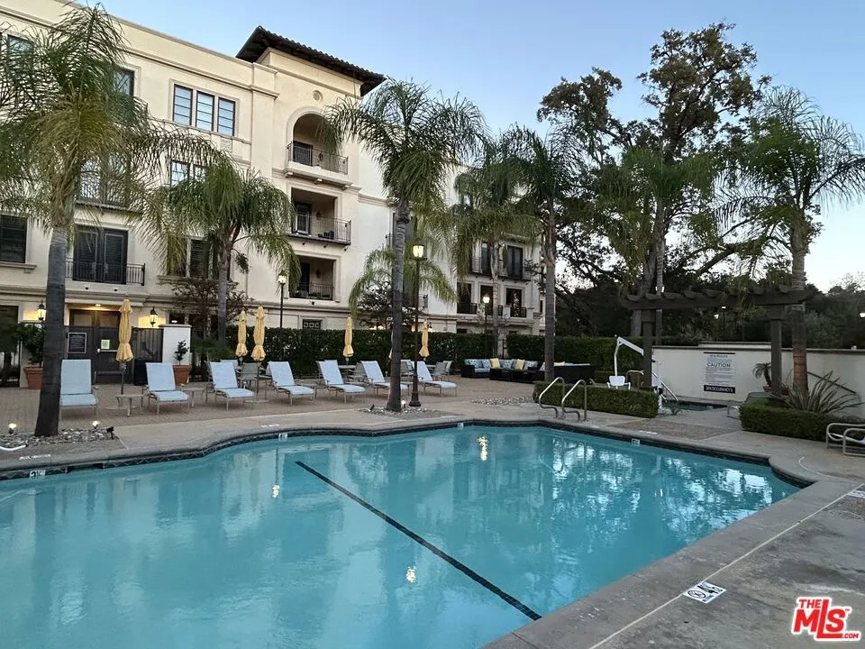 23500 Park Sorrento #C33 Calabasas, CA 91302