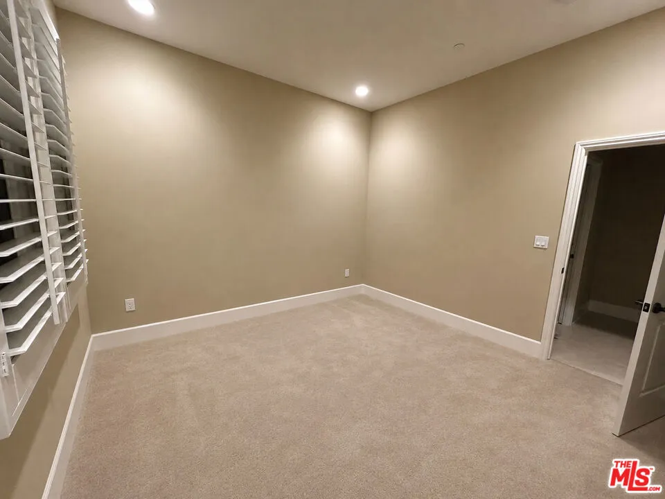 23500 Park Sorrento #C33 Calabasas, CA 91302