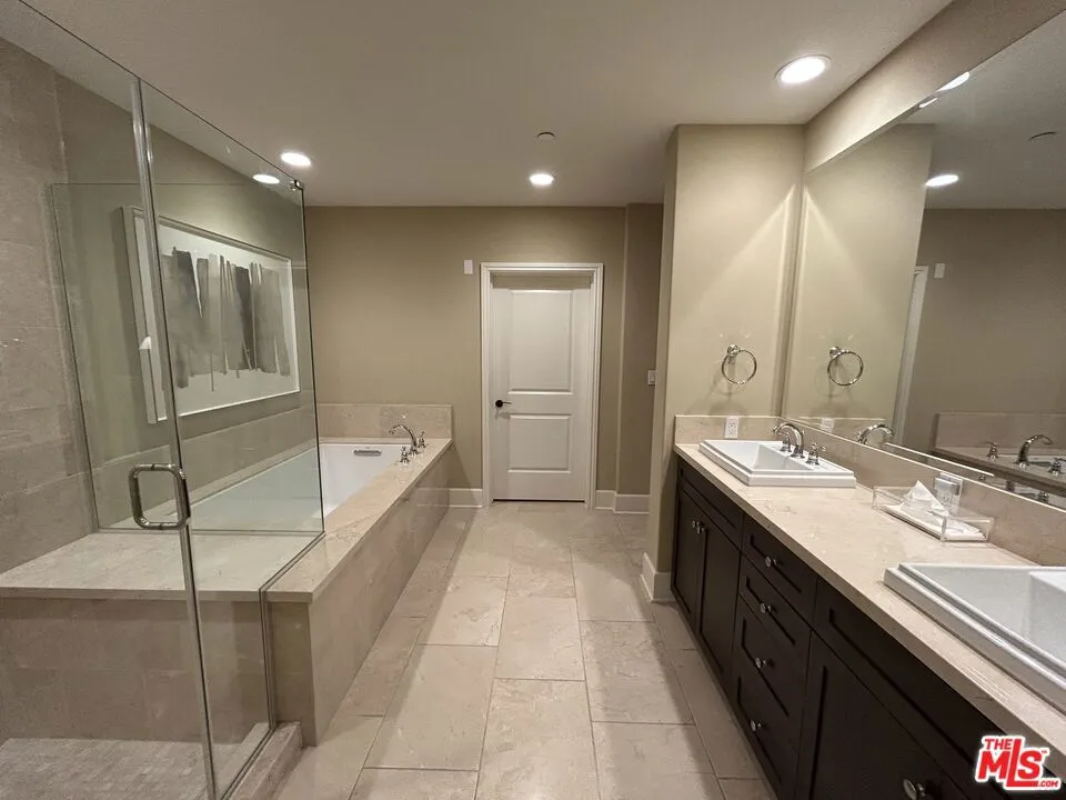 23500 Park Sorrento #C33 Calabasas, CA 91302