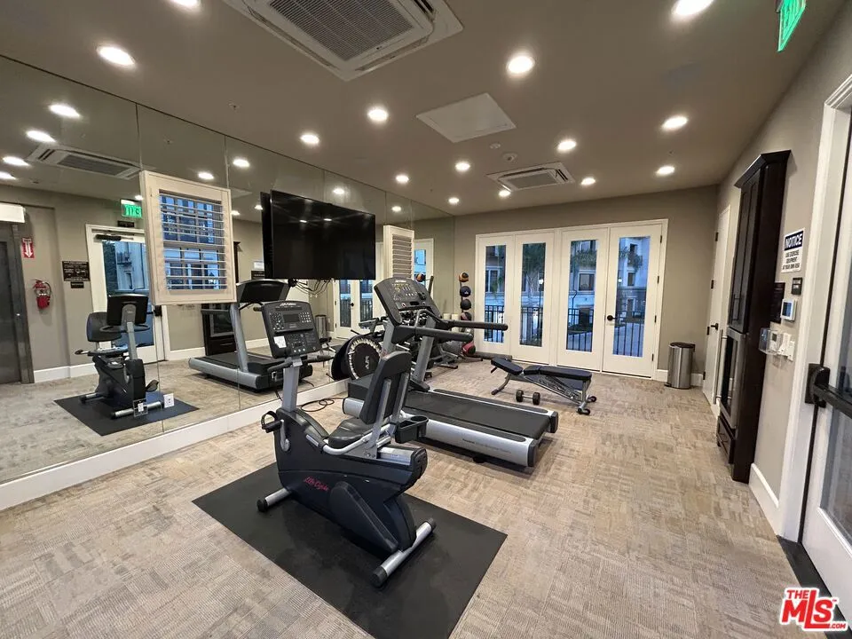 23500 Park Sorrento #C33 Calabasas, CA 91302