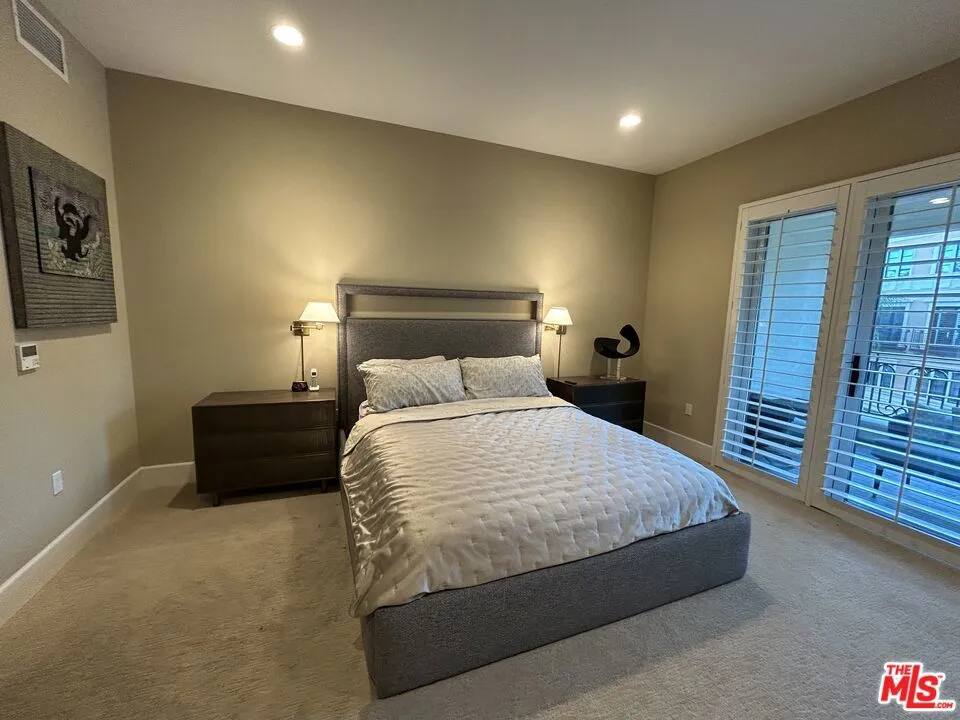 23500 Park Sorrento #C33 Calabasas, CA 91302
