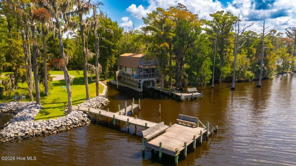 4325 Riverneck Road Columbia, NC 27925