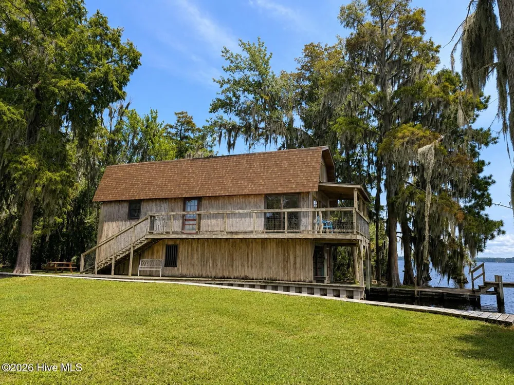 4325 Riverneck Road Columbia, NC 27925
