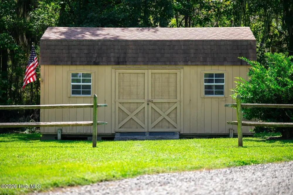 4325 Riverneck Road Columbia, NC 27925