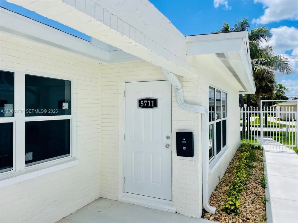 5711 NW 28th St #5711 Lauderhill, FL 33313