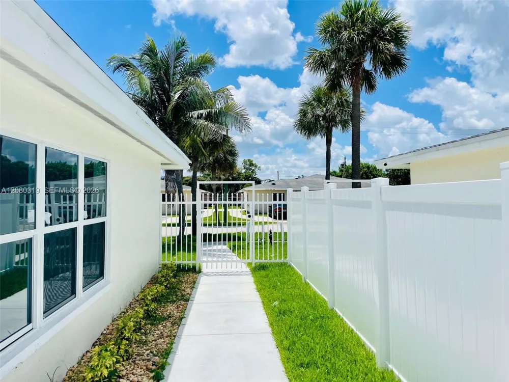 5711 NW 28th St #5711 Lauderhill, FL 33313