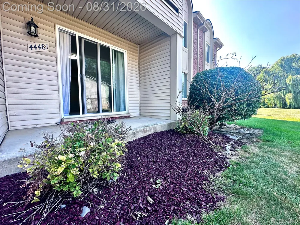 44481 Savery Drive Canton Charter Township, MI 48187