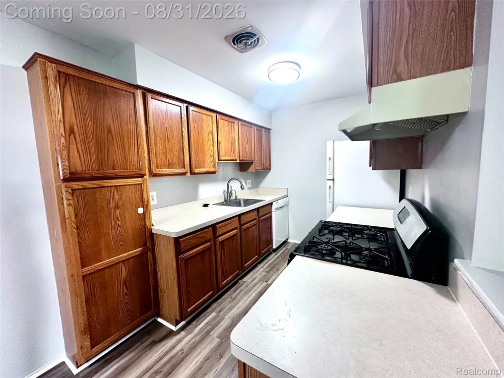 44481 Savery Drive Canton Charter Township, MI 48187