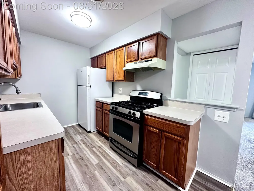 44481 Savery Drive Canton Charter Township, MI 48187