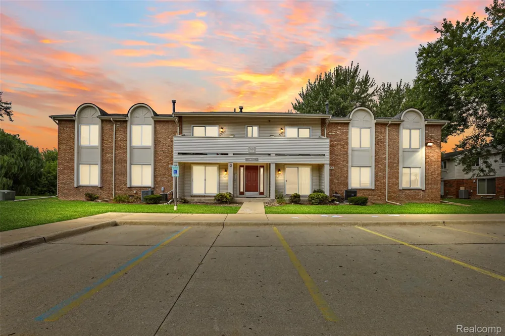 44481 Savery Drive Canton Charter Township, MI 48187