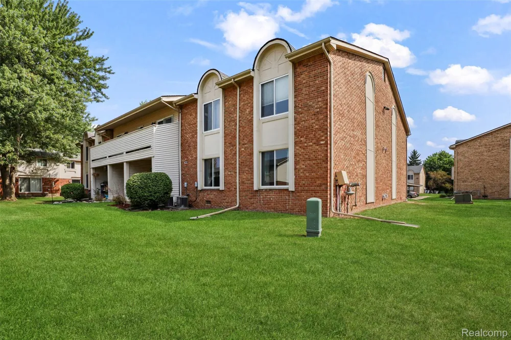 44481 Savery Drive Canton Charter Township, MI 48187