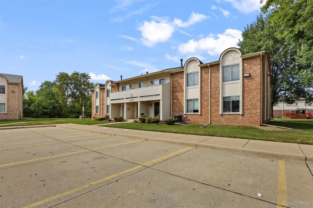 44481 Savery Drive Canton Charter Township, MI 48187