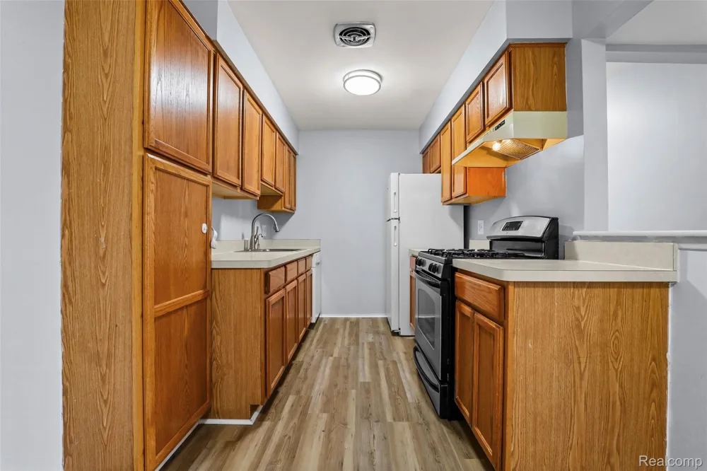 44481 Savery Drive Canton Charter Township, MI 48187
