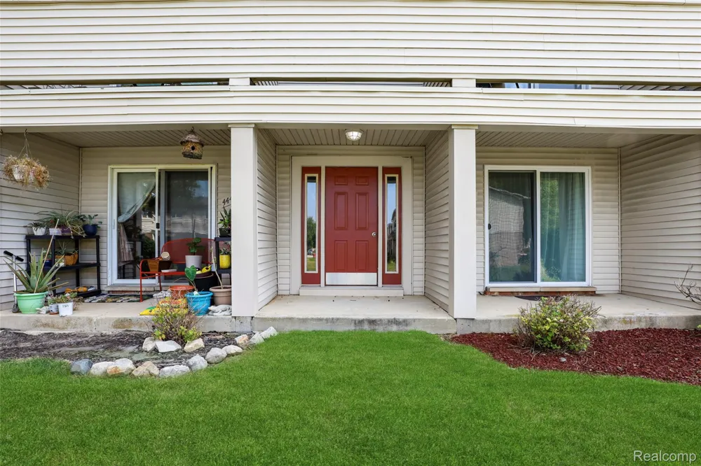 44481 Savery Drive Canton Charter Township, MI 48187