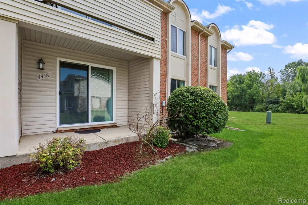 44481 Savery Drive Canton Charter Township, MI 48187