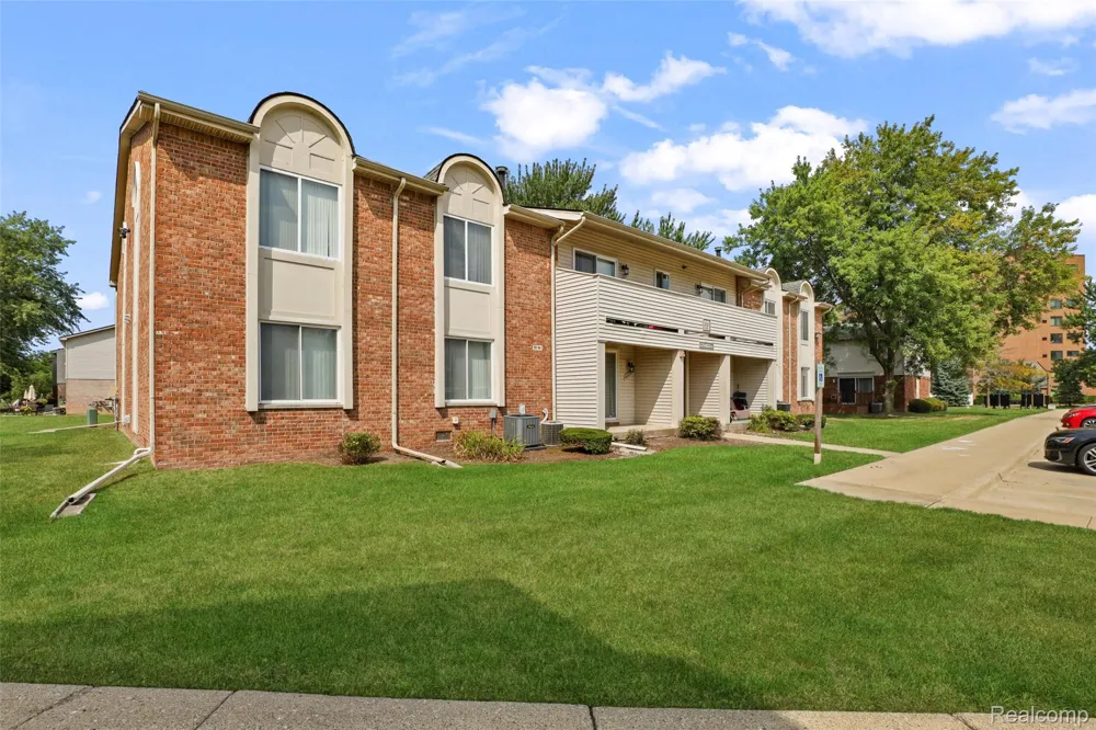 44481 Savery Drive Canton Charter Township, MI 48187