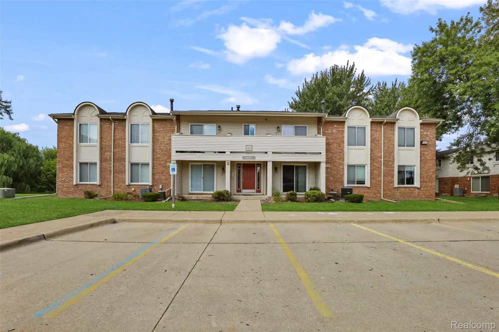 44481 Savery Drive Canton Charter Township, MI 48187