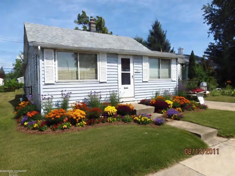 831 E Guthrie Avenue Madison Heights City, MI 48071