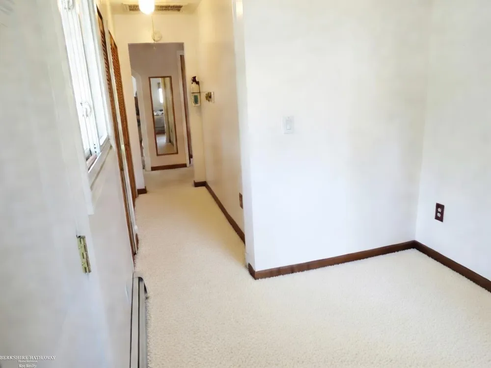 831 E Guthrie Avenue Madison Heights City, MI 48071