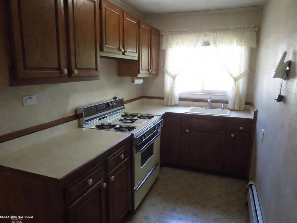 831 E Guthrie Avenue Madison Heights City, MI 48071