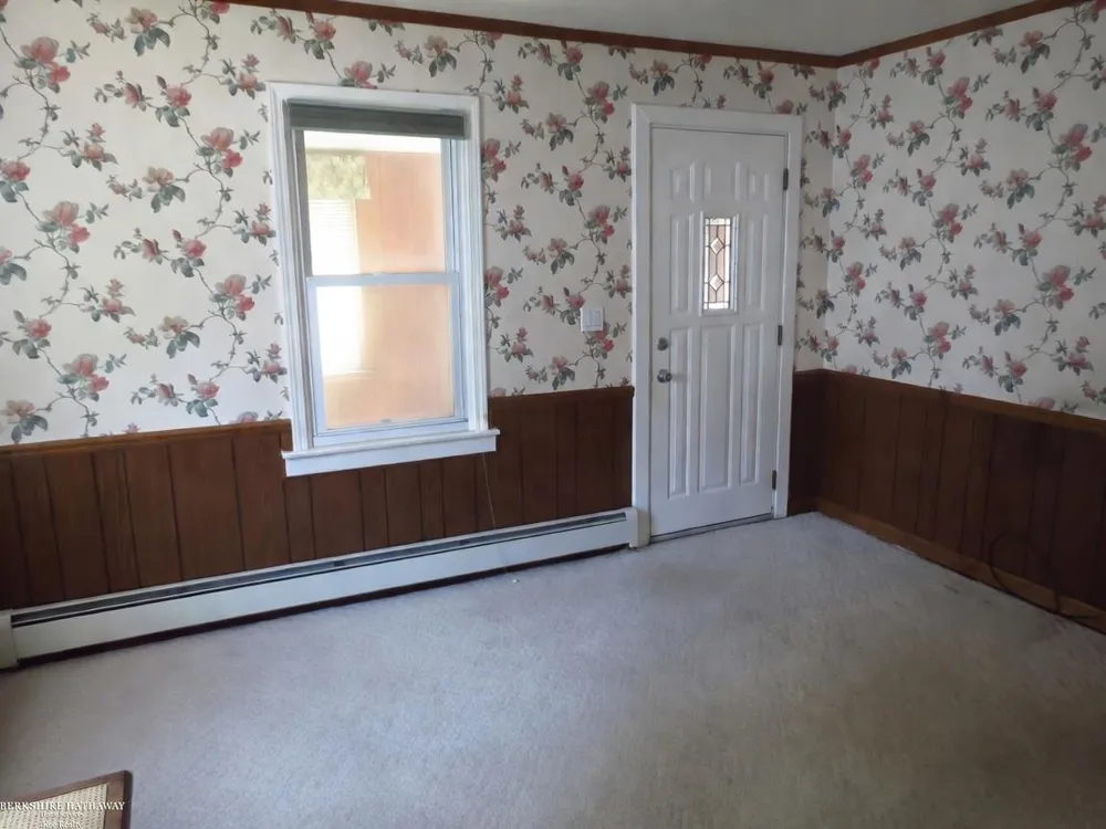 831 E Guthrie Avenue Madison Heights City, MI 48071