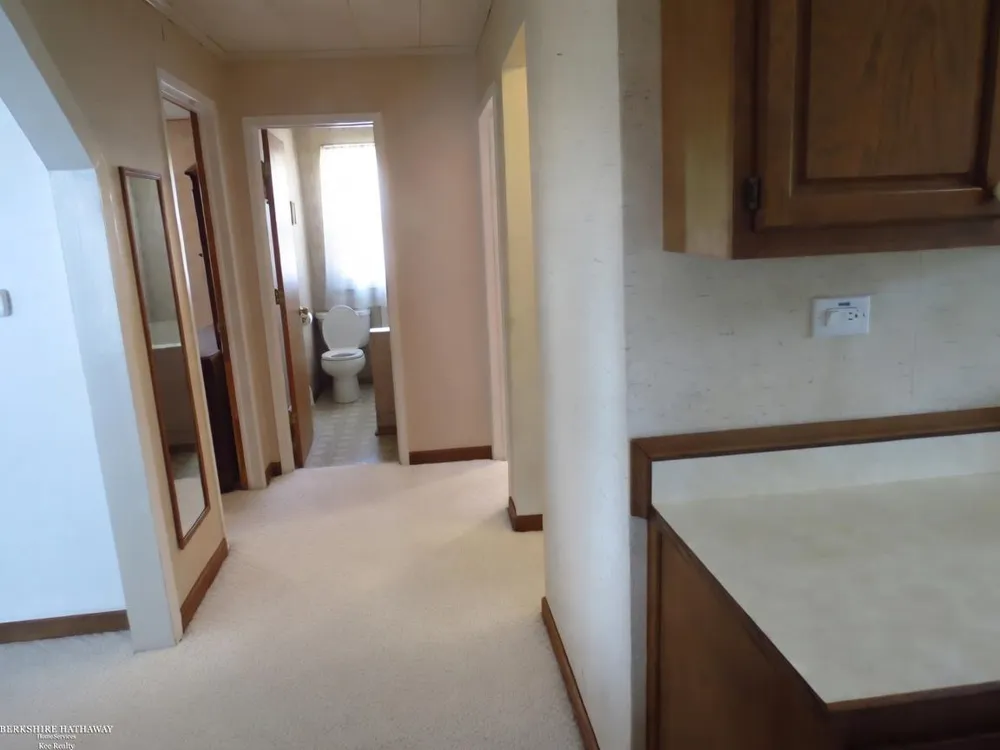 831 E Guthrie Avenue Madison Heights City, MI 48071