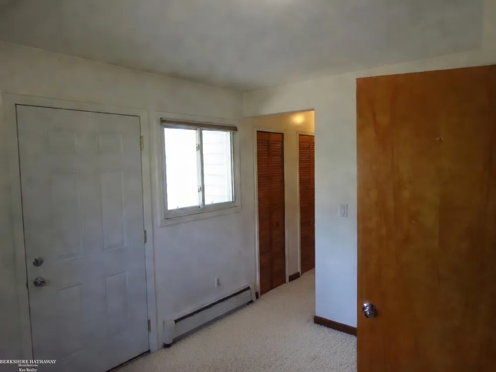 831 E Guthrie Avenue Madison Heights City, MI 48071