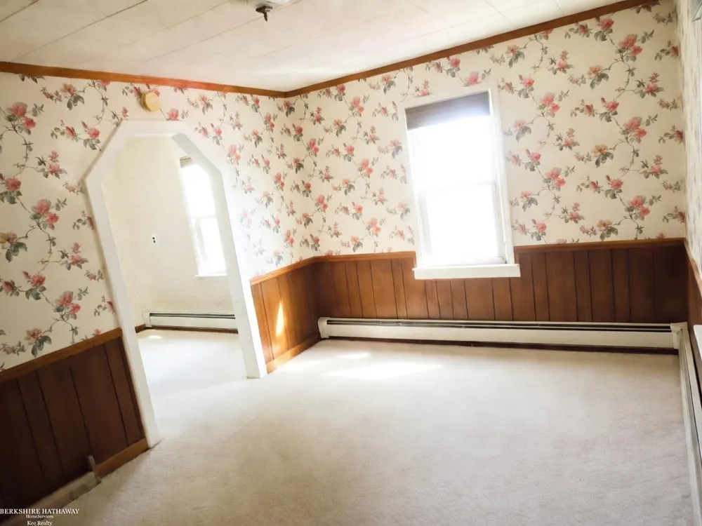 831 E Guthrie Avenue Madison Heights City, MI 48071