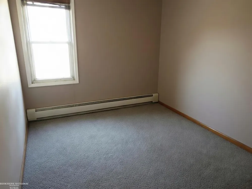 831 E Guthrie Avenue Madison Heights City, MI 48071