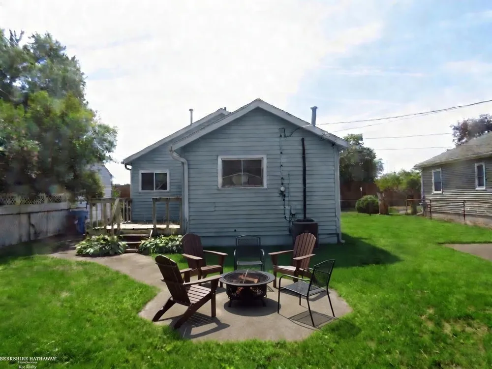 831 E Guthrie Avenue Madison Heights City, MI 48071