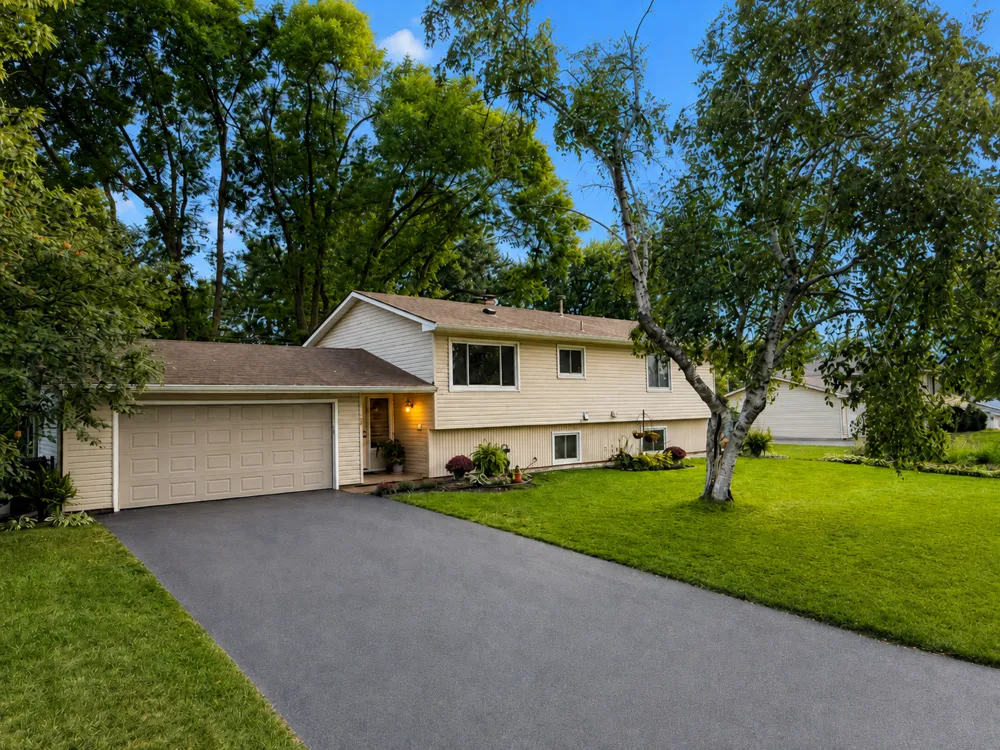 1798 E Bluestone Drive Eagan, MN 55122