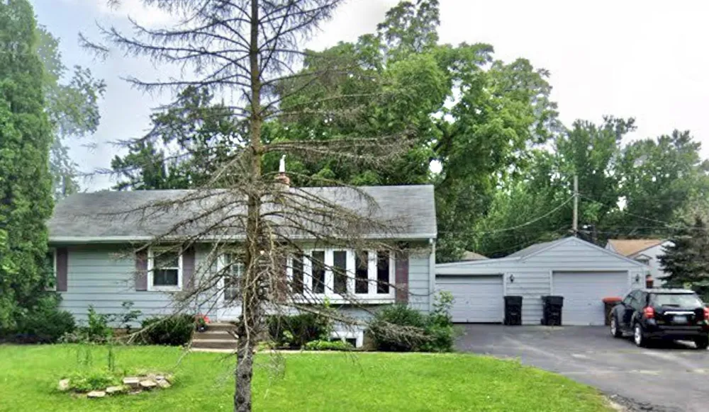 150 Roselawn Avenue E Maplewood, MN 55117