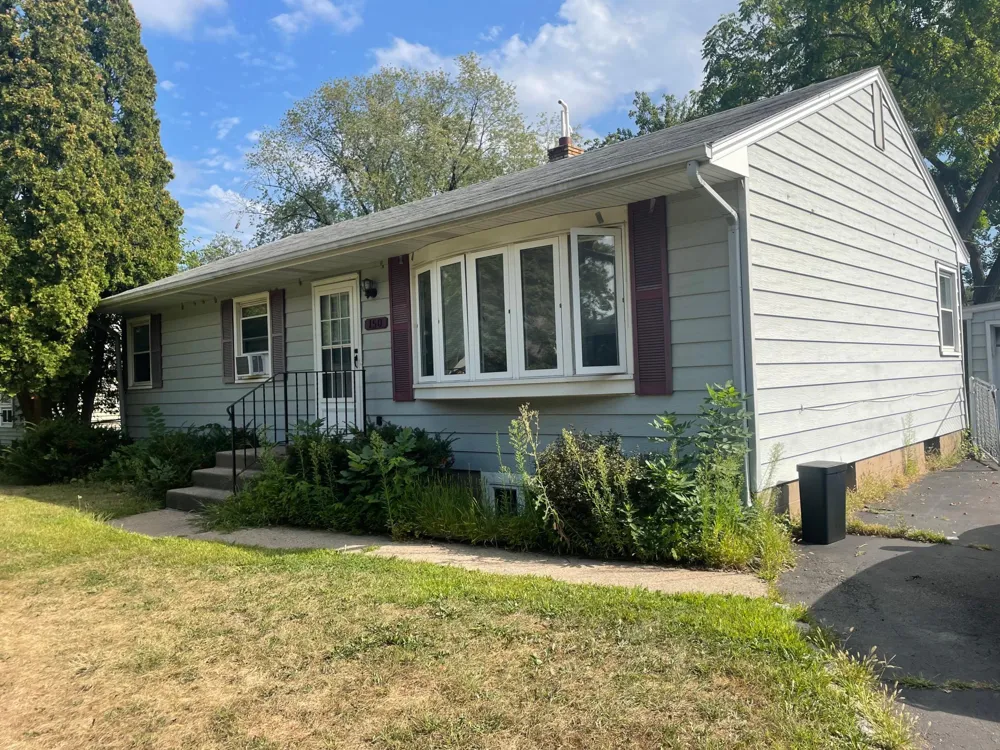 150 Roselawn Avenue E Maplewood, MN 55117
