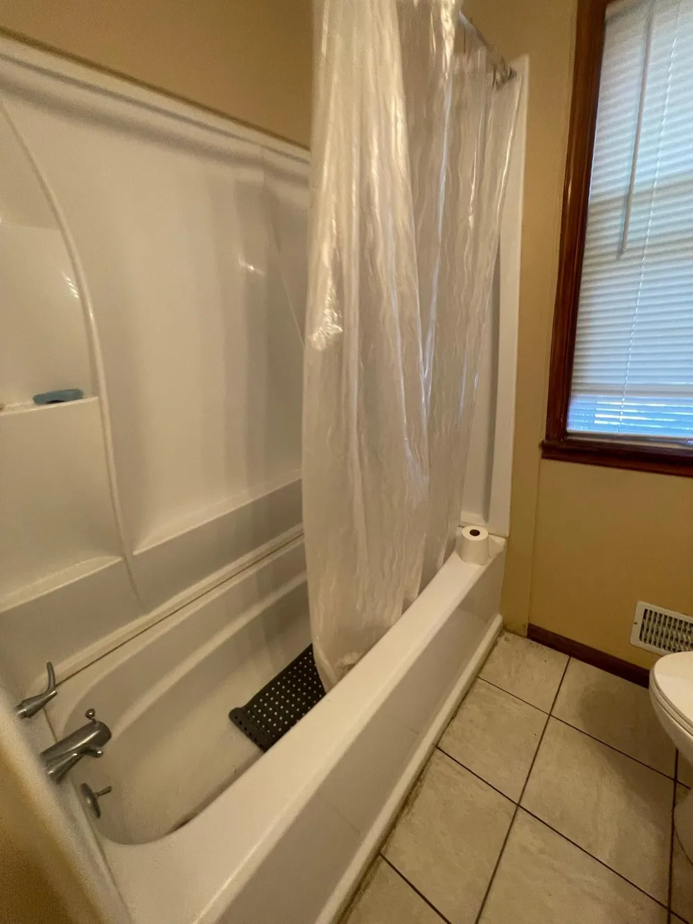 150 Roselawn Avenue E Maplewood, MN 55117
