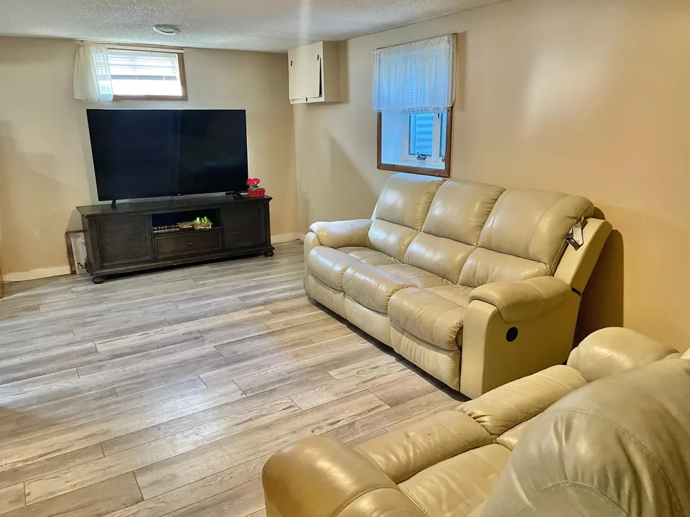 150 Roselawn Avenue E Maplewood, MN 55117