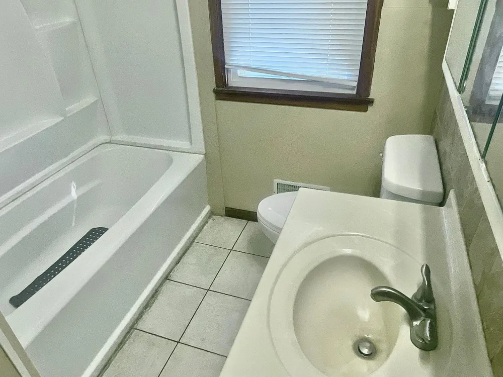 150 Roselawn Avenue E Maplewood, MN 55117