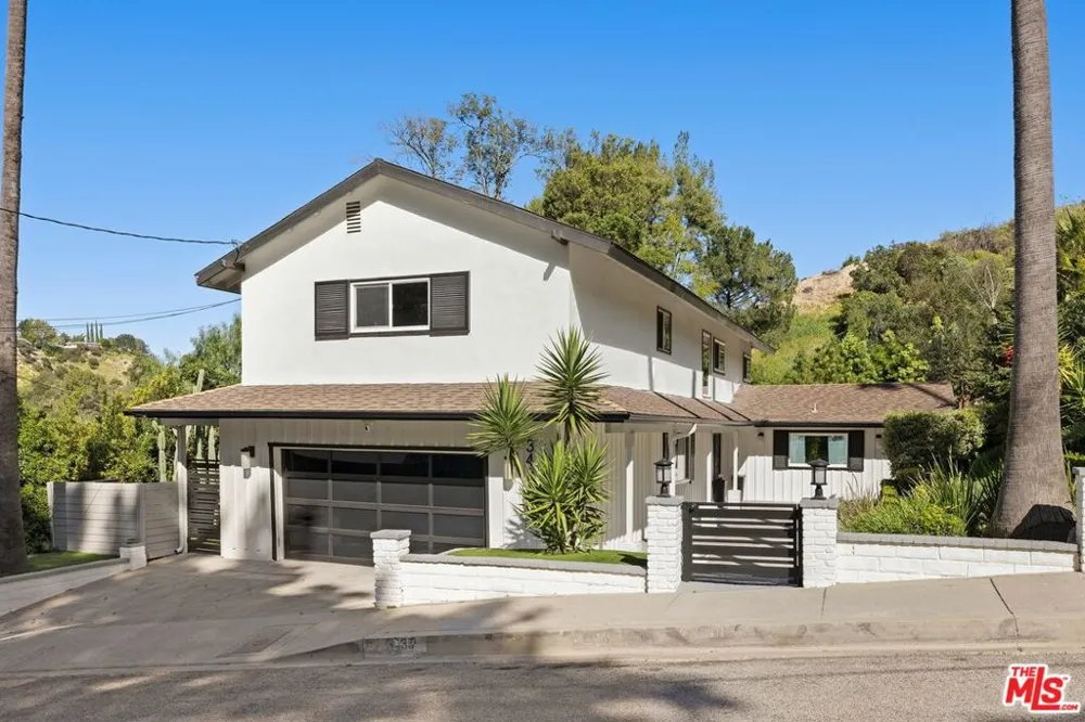 3430 Loadstone Drive Los Angeles, CA 91403