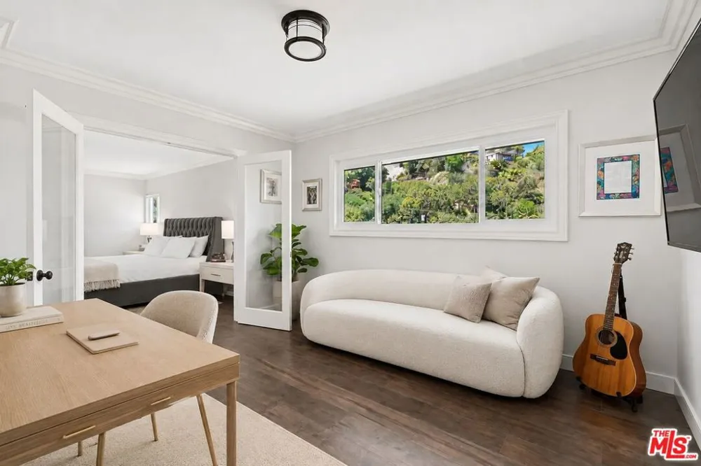 3430 Loadstone Drive Los Angeles, CA 91403