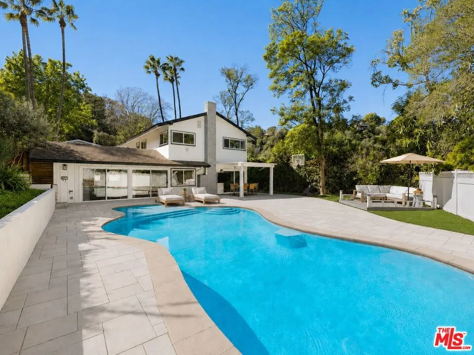 3430 Loadstone Drive Los Angeles, CA 91403