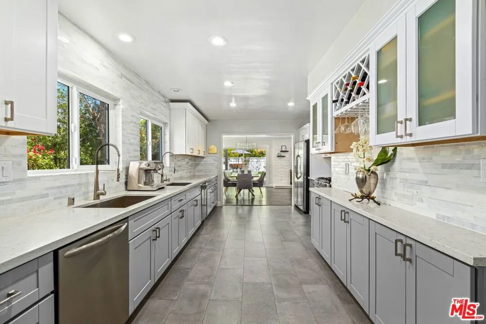 3430 Loadstone Drive Los Angeles, CA 91403