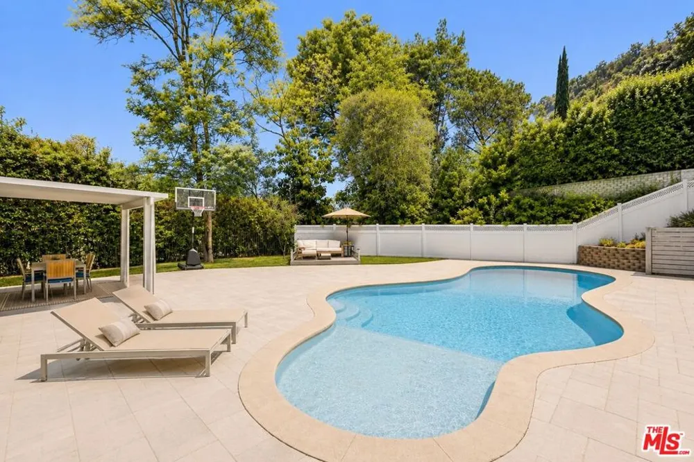 3430 Loadstone Drive Los Angeles, CA 91403