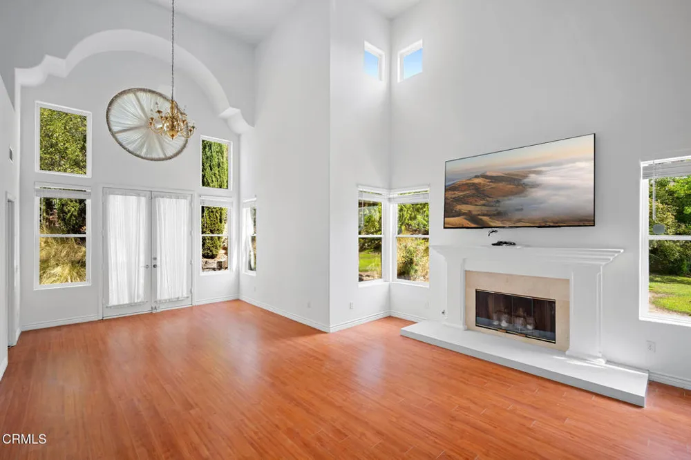1955 Calle Sirena Glendale, CA 91208