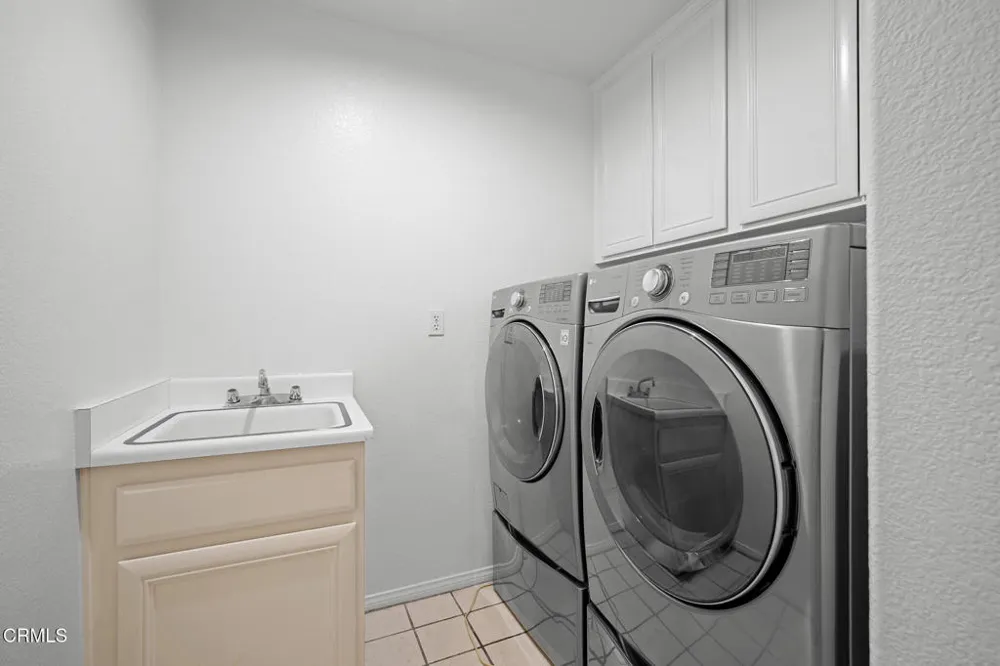 1955 Calle Sirena Glendale, CA 91208