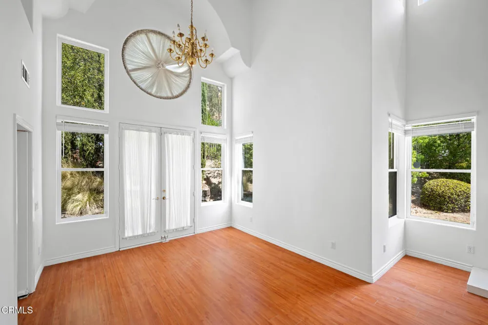 1955 Calle Sirena Glendale, CA 91208